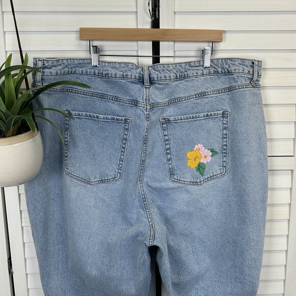 Disney X‎ Hot Topic Mickey Minnie Mouse Floral Mom Jeans Light Wash Plus Size 28 - Picture 8 of 12